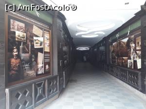 [P14] Satul turistic Mokra Gora - în holul de la intrarea în Muzeul trenului o galerie cu povestea căii ferate.  » foto by Aurici
 - 
<span class="allrVoted glyphicon glyphicon-heart hidden" id="av988295"></span>
<a class="m-l-10 hidden" id="sv988295" onclick="voting_Foto_DelVot(,988295,6716)" role="button">șterge vot <span class="glyphicon glyphicon-remove"></span></a>
<a id="v9988295" class=" c-red"  onclick="voting_Foto_SetVot(988295)" role="button"><span class="glyphicon glyphicon-heart-empty"></span> <b>LIKE</b> = Votează poza</a> <img class="hidden"  id="f988295W9" src="/imagini/loader.gif" border="0" /><span class="AjErrMes hidden" id="e988295ErM"></span>