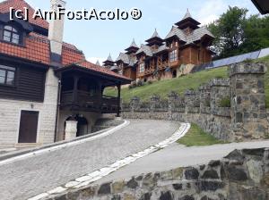 [P15] Satul turistic Mokra Gora - prin complexul turistic care include și Muzeul trenului.  » foto by Aurici
 - 
<span class="allrVoted glyphicon glyphicon-heart hidden" id="av988296"></span>
<a class="m-l-10 hidden" id="sv988296" onclick="voting_Foto_DelVot(,988296,6716)" role="button">șterge vot <span class="glyphicon glyphicon-remove"></span></a>
<a id="v9988296" class=" c-red"  onclick="voting_Foto_SetVot(988296)" role="button"><span class="glyphicon glyphicon-heart-empty"></span> <b>LIKE</b> = Votează poza</a> <img class="hidden"  id="f988296W9" src="/imagini/loader.gif" border="0" /><span class="AjErrMes hidden" id="e988296ErM"></span>