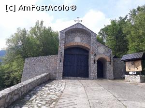 [P06] Zona Ovčar Banja – Monasteries. În vârful muntelui, Mrea Jelesna (cu interfon)  » foto by Aurici
 - 
<span class="allrVoted glyphicon glyphicon-heart hidden" id="av988287"></span>
<a class="m-l-10 hidden" id="sv988287" onclick="voting_Foto_DelVot(,988287,6716)" role="button">șterge vot <span class="glyphicon glyphicon-remove"></span></a>
<a id="v9988287" class=" c-red"  onclick="voting_Foto_SetVot(988287)" role="button"><span class="glyphicon glyphicon-heart-empty"></span> <b>LIKE</b> = Votează poza</a> <img class="hidden"  id="f988287W9" src="/imagini/loader.gif" border="0" /><span class="AjErrMes hidden" id="e988287ErM"></span>