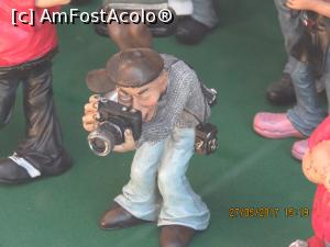 [P03] Într-o vitrină din Trieste, eu și soțul ne-am bătut în aparate să fotografiem un AFA-ist pasionatde poze!!!  » foto by elviramvio
 - 
<span class="allrVoted glyphicon glyphicon-heart hidden" id="av860359"></span>
<a class="m-l-10 hidden" id="sv860359" onclick="voting_Foto_DelVot(,860359,6716)" role="button">șterge vot <span class="glyphicon glyphicon-remove"></span></a>
<a id="v9860359" class=" c-red"  onclick="voting_Foto_SetVot(860359)" role="button"><span class="glyphicon glyphicon-heart-empty"></span> <b>LIKE</b> = Votează poza</a> <img class="hidden"  id="f860359W9" src="/imagini/loader.gif" border="0" /><span class="AjErrMes hidden" id="e860359ErM"></span>