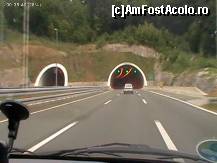 [P23] De la Zagreb spre Rijeka, dumul este prin munţi. Aici, intrarea într-unul din numroasele tuneluri. » foto by Costi
 - 
<span class="allrVoted glyphicon glyphicon-heart hidden" id="av132959"></span>
<a class="m-l-10 hidden" id="sv132959" onclick="voting_Foto_DelVot(,132959,6716)" role="button">șterge vot <span class="glyphicon glyphicon-remove"></span></a>
<a id="v9132959" class=" c-red"  onclick="voting_Foto_SetVot(132959)" role="button"><span class="glyphicon glyphicon-heart-empty"></span> <b>LIKE</b> = Votează poza</a> <img class="hidden"  id="f132959W9" src="/imagini/loader.gif" border="0" /><span class="AjErrMes hidden" id="e132959ErM"></span>