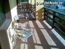 [P07] Balconul insorit dimineata, cu masuta, scaune si scrumiera. In plan departat, imediat dupa gardulet, amenajasera acum mini sala de fitness. » foto by mahtobleyla*
 - 
<span class="allrVoted glyphicon glyphicon-heart hidden" id="av214061"></span>
<a class="m-l-10 hidden" id="sv214061" onclick="voting_Foto_DelVot(,214061,6718)" role="button">șterge vot <span class="glyphicon glyphicon-remove"></span></a>
<a id="v9214061" class=" c-red"  onclick="voting_Foto_SetVot(214061)" role="button"><span class="glyphicon glyphicon-heart-empty"></span> <b>LIKE</b> = Votează poza</a> <img class="hidden"  id="f214061W9" src="/imagini/loader.gif" border="0" /><span class="AjErrMes hidden" id="e214061ErM"></span>