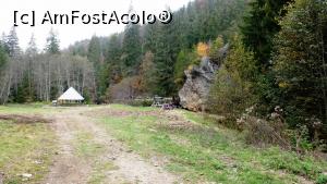 [P24] Poiana de la confluența Chirui-Tolvajos. Se vede acoperișul ce adăpostește izvorul mineral. La momentul fotografierii poiana era degradată datorită transportului lemnelor.  » foto by Lucien
 - 
<span class="allrVoted glyphicon glyphicon-heart hidden" id="av1006907"></span>
<a class="m-l-10 hidden" id="sv1006907" onclick="voting_Foto_DelVot(,1006907,6723)" role="button">șterge vot <span class="glyphicon glyphicon-remove"></span></a>
<a id="v91006907" class=" c-red"  onclick="voting_Foto_SetVot(1006907)" role="button"><span class="glyphicon glyphicon-heart-empty"></span> <b>LIKE</b> = Votează poza</a> <img class="hidden"  id="f1006907W9" src="/imagini/loader.gif" border="0" /><span class="AjErrMes hidden" id="e1006907ErM"></span>