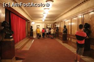 [P12] Rio de Janeiro, Theatro Municipal, Sala Busturilor la intrarea în Sala de Spectacole (draperia roșie)  » foto by mprofeanu
 - 
<span class="allrVoted glyphicon glyphicon-heart hidden" id="av1098957"></span>
<a class="m-l-10 hidden" id="sv1098957" onclick="voting_Foto_DelVot(,1098957,6730)" role="button">șterge vot <span class="glyphicon glyphicon-remove"></span></a>
<a id="v91098957" class=" c-red"  onclick="voting_Foto_SetVot(1098957)" role="button"><span class="glyphicon glyphicon-heart-empty"></span> <b>LIKE</b> = Votează poza</a> <img class="hidden"  id="f1098957W9" src="/imagini/loader.gif" border="0" /><span class="AjErrMes hidden" id="e1098957ErM"></span>
