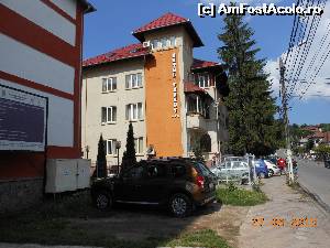 [P03] Pucioasa - Hotel Turist, un alt important hotel din oraş.  » foto by iulianic
 - 
<span class="allrVoted glyphicon glyphicon-heart hidden" id="av632680"></span>
<a class="m-l-10 hidden" id="sv632680" onclick="voting_Foto_DelVot(,632680,6734)" role="button">șterge vot <span class="glyphicon glyphicon-remove"></span></a>
<a id="v9632680" class=" c-red"  onclick="voting_Foto_SetVot(632680)" role="button"><span class="glyphicon glyphicon-heart-empty"></span> <b>LIKE</b> = Votează poza</a> <img class="hidden"  id="f632680W9" src="/imagini/loader.gif" border="0" /><span class="AjErrMes hidden" id="e632680ErM"></span>