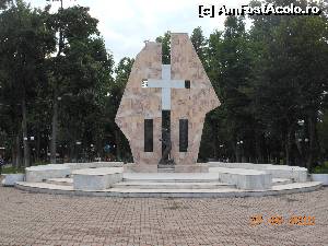 [P09] Pucioasa - Parcul Independenţei, Monumentul Eroilor căzuţi în cel de-al doilea război mondial.  » foto by iulianic
 - 
<span class="allrVoted glyphicon glyphicon-heart hidden" id="av632686"></span>
<a class="m-l-10 hidden" id="sv632686" onclick="voting_Foto_DelVot(,632686,6734)" role="button">șterge vot <span class="glyphicon glyphicon-remove"></span></a>
<a id="v9632686" class=" c-red"  onclick="voting_Foto_SetVot(632686)" role="button"><span class="glyphicon glyphicon-heart-empty"></span> <b>LIKE</b> = Votează poza</a> <img class="hidden"  id="f632686W9" src="/imagini/loader.gif" border="0" /><span class="AjErrMes hidden" id="e632686ErM"></span>