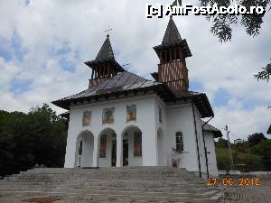 [P16] Vulcana Băi - Biserica ortodoxă frumos pictată, dar cu uşi incuiate.  » foto by iulianic
 - 
<span class="allrVoted glyphicon glyphicon-heart hidden" id="av635364"></span>
<a class="m-l-10 hidden" id="sv635364" onclick="voting_Foto_DelVot(,635364,6734)" role="button">șterge vot <span class="glyphicon glyphicon-remove"></span></a>
<a id="v9635364" class=" c-red"  onclick="voting_Foto_SetVot(635364)" role="button"><span class="glyphicon glyphicon-heart-empty"></span> <b>LIKE</b> = Votează poza</a> <img class="hidden"  id="f635364W9" src="/imagini/loader.gif" border="0" /><span class="AjErrMes hidden" id="e635364ErM"></span>