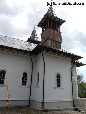 [P21] Vulcana Băi - Biserica ortodoxă, exterior.  » foto by iulianic
 - 
<span class="allrVoted glyphicon glyphicon-heart hidden" id="av635369"></span>
<a class="m-l-10 hidden" id="sv635369" onclick="voting_Foto_DelVot(,635369,6734)" role="button">șterge vot <span class="glyphicon glyphicon-remove"></span></a>
<a id="v9635369" class=" c-red"  onclick="voting_Foto_SetVot(635369)" role="button"><span class="glyphicon glyphicon-heart-empty"></span> <b>LIKE</b> = Votează poza</a> <img class="hidden"  id="f635369W9" src="/imagini/loader.gif" border="0" /><span class="AjErrMes hidden" id="e635369ErM"></span>