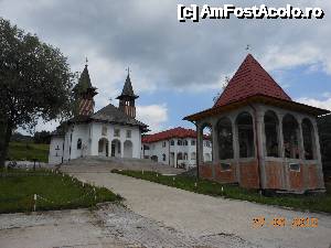 [P05] Vulcana Băi - Biserica ortodoxă şi clădirile anexă.  » foto by iulianic
 - 
<span class="allrVoted glyphicon glyphicon-heart hidden" id="av635353"></span>
<a class="m-l-10 hidden" id="sv635353" onclick="voting_Foto_DelVot(,635353,6734)" role="button">șterge vot <span class="glyphicon glyphicon-remove"></span></a>
<a id="v9635353" class=" c-red"  onclick="voting_Foto_SetVot(635353)" role="button"><span class="glyphicon glyphicon-heart-empty"></span> <b>LIKE</b> = Votează poza</a> <img class="hidden"  id="f635353W9" src="/imagini/loader.gif" border="0" /><span class="AjErrMes hidden" id="e635353ErM"></span>