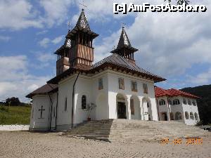 [P06] Vulcana Băi - Biserica ortodoxă cu uşile ferecate pentru vizitatorii de ocazie.  » foto by iulianic
 - 
<span class="allrVoted glyphicon glyphicon-heart hidden" id="av635354"></span>
<a class="m-l-10 hidden" id="sv635354" onclick="voting_Foto_DelVot(,635354,6734)" role="button">șterge vot <span class="glyphicon glyphicon-remove"></span></a>
<a id="v9635354" class=" c-red"  onclick="voting_Foto_SetVot(635354)" role="button"><span class="glyphicon glyphicon-heart-empty"></span> <b>LIKE</b> = Votează poza</a> <img class="hidden"  id="f635354W9" src="/imagini/loader.gif" border="0" /><span class="AjErrMes hidden" id="e635354ErM"></span>