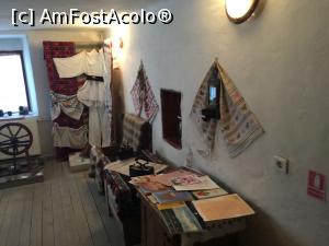 [P05] muzeul de etnografie pucioasa » foto by Dan&Ema
 - 
<span class="allrVoted glyphicon glyphicon-heart hidden" id="av869009"></span>
<a class="m-l-10 hidden" id="sv869009" onclick="voting_Foto_DelVot(,869009,6734)" role="button">șterge vot <span class="glyphicon glyphicon-remove"></span></a>
<a id="v9869009" class=" c-red"  onclick="voting_Foto_SetVot(869009)" role="button"><span class="glyphicon glyphicon-heart-empty"></span> <b>LIKE</b> = Votează poza</a> <img class="hidden"  id="f869009W9" src="/imagini/loader.gif" border="0" /><span class="AjErrMes hidden" id="e869009ErM"></span>