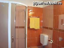 [P14] Baia apartamentului din hotel Turist » foto by corinne
 - 
<span class="allrVoted glyphicon glyphicon-heart hidden" id="av108583"></span>
<a class="m-l-10 hidden" id="sv108583" onclick="voting_Foto_DelVot(,108583,6734)" role="button">șterge vot <span class="glyphicon glyphicon-remove"></span></a>
<a id="v9108583" class=" c-red"  onclick="voting_Foto_SetVot(108583)" role="button"><span class="glyphicon glyphicon-heart-empty"></span> <b>LIKE</b> = Votează poza</a> <img class="hidden"  id="f108583W9" src="/imagini/loader.gif" border="0" /><span class="AjErrMes hidden" id="e108583ErM"></span>