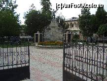 [P06] Monumentul eroilor din centrul orasului » foto by corinne
 - 
<span class="allrVoted glyphicon glyphicon-heart hidden" id="av108570"></span>
<a class="m-l-10 hidden" id="sv108570" onclick="voting_Foto_DelVot(,108570,6734)" role="button">șterge vot <span class="glyphicon glyphicon-remove"></span></a>
<a id="v9108570" class=" c-red"  onclick="voting_Foto_SetVot(108570)" role="button"><span class="glyphicon glyphicon-heart-empty"></span> <b>LIKE</b> = Votează poza</a> <img class="hidden"  id="f108570W9" src="/imagini/loader.gif" border="0" /><span class="AjErrMes hidden" id="e108570ErM"></span>