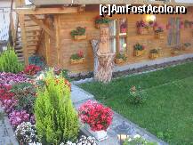 [P07] Forma si culoarea nu costa bani, in planul secund se distinge o sculptura in lemn reprezentand un husar » foto by dorgo
 - 
<span class="allrVoted glyphicon glyphicon-heart hidden" id="av108700"></span>
<a class="m-l-10 hidden" id="sv108700" onclick="voting_Foto_DelVot(,108700,6739)" role="button">șterge vot <span class="glyphicon glyphicon-remove"></span></a>
<a id="v9108700" class=" c-red"  onclick="voting_Foto_SetVot(108700)" role="button"><span class="glyphicon glyphicon-heart-empty"></span> <b>LIKE</b> = Votează poza</a> <img class="hidden"  id="f108700W9" src="/imagini/loader.gif" border="0" /><span class="AjErrMes hidden" id="e108700ErM"></span>