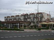 [P17] Hotel Rio -trei stele (primul hotel, la intrarea in statiune) » foto by Claudiu U.
 - 
<span class="allrVoted glyphicon glyphicon-heart hidden" id="av225470"></span>
<a class="m-l-10 hidden" id="sv225470" onclick="voting_Foto_DelVot(,225470,6754)" role="button">șterge vot <span class="glyphicon glyphicon-remove"></span></a>
<a id="v9225470" class=" c-red"  onclick="voting_Foto_SetVot(225470)" role="button"><span class="glyphicon glyphicon-heart-empty"></span> <b>LIKE</b> = Votează poza</a> <img class="hidden"  id="f225470W9" src="/imagini/loader.gif" border="0" /><span class="AjErrMes hidden" id="e225470ErM"></span>