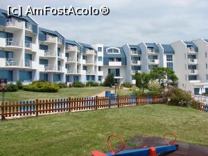 [P03] hotelul vazut dinspre locul de joaca » foto by ceasornicarul
 - 
<span class="allrVoted glyphicon glyphicon-heart hidden" id="av861246"></span>
<a class="m-l-10 hidden" id="sv861246" onclick="voting_Foto_DelVot(,861246,6762)" role="button">șterge vot <span class="glyphicon glyphicon-remove"></span></a>
<a id="v9861246" class=" c-red"  onclick="voting_Foto_SetVot(861246)" role="button"><span class="glyphicon glyphicon-heart-empty"></span> <b>LIKE</b> = Votează poza</a> <img class="hidden"  id="f861246W9" src="/imagini/loader.gif" border="0" /><span class="AjErrMes hidden" id="e861246ErM"></span>