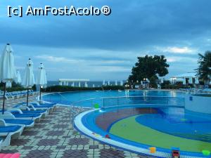 [P06] Piscina seara, la Sineva Beach. In departare se zareste marea.  » foto by adynutza26
 - 
<span class="allrVoted glyphicon glyphicon-heart hidden" id="av763857"></span>
<a class="m-l-10 hidden" id="sv763857" onclick="voting_Foto_DelVot(,763857,6762)" role="button">șterge vot <span class="glyphicon glyphicon-remove"></span></a>
<a id="v9763857" class=" c-red"  onclick="voting_Foto_SetVot(763857)" role="button"><span class="glyphicon glyphicon-heart-empty"></span> <b>LIKE</b> = Votează poza</a> <img class="hidden"  id="f763857W9" src="/imagini/loader.gif" border="0" /><span class="AjErrMes hidden" id="e763857ErM"></span>
