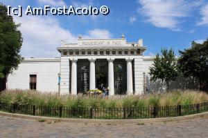[P29] Buenos Aires, Cementerio de la Recoleta, Poarta Estică, poartă mare, frumoasă, în stil doric, cu “Requiescant in pace” de deasupra » foto by mprofeanu
 - 
<span class="allrVoted glyphicon glyphicon-heart hidden" id="av1160708"></span>
<a class="m-l-10 hidden" id="sv1160708" onclick="voting_Foto_DelVot(,1160708,6764)" role="button">șterge vot <span class="glyphicon glyphicon-remove"></span></a>
<a id="v91160708" class=" c-red"  onclick="voting_Foto_SetVot(1160708)" role="button"><span class="glyphicon glyphicon-heart-empty"></span> <b>LIKE</b> = Votează poza</a> <img class="hidden"  id="f1160708W9" src="/imagini/loader.gif" border="0" /><span class="AjErrMes hidden" id="e1160708ErM"></span>