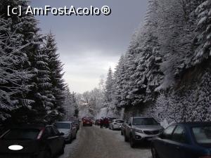 [P16] Un pic din aglomerația de pe drumul către Cota 1400. Atunci când întâlniți primele mașini parcate, este recomandabil să întoarceți și să parcați acolo (altfel riscați să se blocheze circulația și să nu mai puteți nici avansa și nici întoarce). » foto by Floryn81
 - 
<span class="allrVoted glyphicon glyphicon-heart hidden" id="av935924"></span>
<a class="m-l-10 hidden" id="sv935924" onclick="voting_Foto_DelVot(,935924,6777)" role="button">șterge vot <span class="glyphicon glyphicon-remove"></span></a>
<a id="v9935924" class=" c-red"  onclick="voting_Foto_SetVot(935924)" role="button"><span class="glyphicon glyphicon-heart-empty"></span> <b>LIKE</b> = Votează poza</a> <img class="hidden"  id="f935924W9" src="/imagini/loader.gif" border="0" /><span class="AjErrMes hidden" id="e935924ErM"></span>