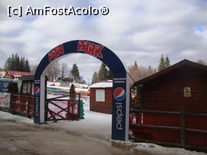 [P32] Intrarea la Fun Park-ul de la Trei Brazi, Predeal.  » foto by Floryn81
 - 
<span class="allrVoted glyphicon glyphicon-heart hidden" id="av935940"></span>
<a class="m-l-10 hidden" id="sv935940" onclick="voting_Foto_DelVot(,935940,6777)" role="button">șterge vot <span class="glyphicon glyphicon-remove"></span></a>
<a id="v9935940" class=" c-red"  onclick="voting_Foto_SetVot(935940)" role="button"><span class="glyphicon glyphicon-heart-empty"></span> <b>LIKE</b> = Votează poza</a> <img class="hidden"  id="f935940W9" src="/imagini/loader.gif" border="0" /><span class="AjErrMes hidden" id="e935940ErM"></span>
