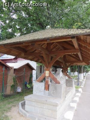 [P13] Bancă de piatră de la 1905 în curtea Bisericii Domnești de la Bușteni.  » foto by tata123 🔱
 - 
<span class="allrVoted glyphicon glyphicon-heart hidden" id="av771616"></span>
<a class="m-l-10 hidden" id="sv771616" onclick="voting_Foto_DelVot(,771616,6777)" role="button">șterge vot <span class="glyphicon glyphicon-remove"></span></a>
<a id="v9771616" class=" c-red"  onclick="voting_Foto_SetVot(771616)" role="button"><span class="glyphicon glyphicon-heart-empty"></span> <b>LIKE</b> = Votează poza</a> <img class="hidden"  id="f771616W9" src="/imagini/loader.gif" border="0" /><span class="AjErrMes hidden" id="e771616ErM"></span>