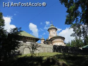 [P01] Cunoscuta Mănăstire Sinaia se ivește după zidurile de piatră.  » foto by tata123 🔱
 - 
<span class="allrVoted glyphicon glyphicon-heart hidden" id="av792945"></span>
<a class="m-l-10 hidden" id="sv792945" onclick="voting_Foto_DelVot(,792945,6777)" role="button">șterge vot <span class="glyphicon glyphicon-remove"></span></a>
<a id="v9792945" class=" c-red"  onclick="voting_Foto_SetVot(792945)" role="button"><span class="glyphicon glyphicon-heart-empty"></span> <b>LIKE</b> = Votează poza</a> <img class="hidden"  id="f792945W9" src="/imagini/loader.gif" border="0" /><span class="AjErrMes hidden" id="e792945ErM"></span>
