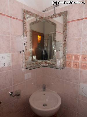 [P11] Hotel Verdi- oglinda cu inserții tipice insulei Murano » foto by sunflower
 - 
<span class="allrVoted glyphicon glyphicon-heart hidden" id="av601543"></span>
<a class="m-l-10 hidden" id="sv601543" onclick="voting_Foto_DelVot(,601543,6791)" role="button">șterge vot <span class="glyphicon glyphicon-remove"></span></a>
<a id="v9601543" class=" c-red"  onclick="voting_Foto_SetVot(601543)" role="button"><span class="glyphicon glyphicon-heart-empty"></span> <b>LIKE</b> = Votează poza</a> <img class="hidden"  id="f601543W9" src="/imagini/loader.gif" border="0" /><span class="AjErrMes hidden" id="e601543ErM"></span>