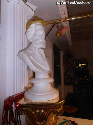 [P14] Hotel Verdi- un alt Verdi, de gips, cu pălărie :))  » foto by sunflower
 - 
<span class="allrVoted glyphicon glyphicon-heart hidden" id="av601547"></span>
<a class="m-l-10 hidden" id="sv601547" onclick="voting_Foto_DelVot(,601547,6791)" role="button">șterge vot <span class="glyphicon glyphicon-remove"></span></a>
<a id="v9601547" class=" c-red"  onclick="voting_Foto_SetVot(601547)" role="button"><span class="glyphicon glyphicon-heart-empty"></span> <b>LIKE</b> = Votează poza</a> <img class="hidden"  id="f601547W9" src="/imagini/loader.gif" border="0" /><span class="AjErrMes hidden" id="e601547ErM"></span>