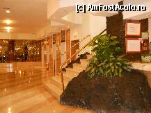 [P05] Hotel H10 Las Palemeras, 4 lifturi la nivelul 0 al receptiei pentru cele 9 etaje, un singur buton de comanda pentru urcare si unul pentru coborare. Venea primul lift disponibil. » foto by Delight
 - 
<span class="allrVoted glyphicon glyphicon-heart hidden" id="av111204"></span>
<a class="m-l-10 hidden" id="sv111204" onclick="voting_Foto_DelVot(,111204,6800)" role="button">șterge vot <span class="glyphicon glyphicon-remove"></span></a>
<a id="v9111204" class=" c-red"  onclick="voting_Foto_SetVot(111204)" role="button"><span class="glyphicon glyphicon-heart-empty"></span> <b>LIKE</b> = Votează poza</a> <img class="hidden"  id="f111204W9" src="/imagini/loader.gif" border="0" /><span class="AjErrMes hidden" id="e111204ErM"></span>