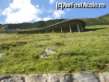 [P05] Furkapass - O curbă 'ac de păr' văzuită de la un nivel inferior.  » foto by iulianic
 - 
<span class="allrVoted glyphicon glyphicon-heart hidden" id="av417402"></span>
<a class="m-l-10 hidden" id="sv417402" onclick="voting_Foto_DelVot(,417402,6837)" role="button">șterge vot <span class="glyphicon glyphicon-remove"></span></a>
<a id="v9417402" class=" c-red"  onclick="voting_Foto_SetVot(417402)" role="button"><span class="glyphicon glyphicon-heart-empty"></span> <b>LIKE</b> = Votează poza</a> <img class="hidden"  id="f417402W9" src="/imagini/loader.gif" border="0" /><span class="AjErrMes hidden" id="e417402ErM"></span>