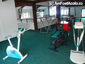 [P08] Surpriza din sala de jocuri, supliment de aparate fitness + sala de conferinţe de la etajul inferior, se vede de sus, în centrul foto » foto by DaniO
 - 
<span class="allrVoted glyphicon glyphicon-heart hidden" id="av405805"></span>
<a class="m-l-10 hidden" id="sv405805" onclick="voting_Foto_DelVot(,405805,6845)" role="button">șterge vot <span class="glyphicon glyphicon-remove"></span></a>
<a id="v9405805" class=" c-red"  onclick="voting_Foto_SetVot(405805)" role="button"><span class="glyphicon glyphicon-heart-empty"></span> <b>LIKE</b> = Votează poza</a> <img class="hidden"  id="f405805W9" src="/imagini/loader.gif" border="0" /><span class="AjErrMes hidden" id="e405805ErM"></span>