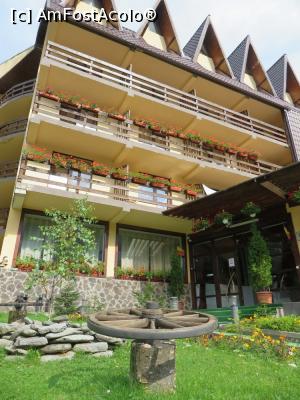 [P03] Mistral Resort Moieciu - spre Recepție.  » foto by tata123 🔱
 - 
<span class="allrVoted glyphicon glyphicon-heart hidden" id="av790327"></span>
<a class="m-l-10 hidden" id="sv790327" onclick="voting_Foto_DelVot(,790327,6845)" role="button">șterge vot <span class="glyphicon glyphicon-remove"></span></a>
<a id="v9790327" class=" c-red"  onclick="voting_Foto_SetVot(790327)" role="button"><span class="glyphicon glyphicon-heart-empty"></span> <b>LIKE</b> = Votează poza</a> <img class="hidden"  id="f790327W9" src="/imagini/loader.gif" border="0" /><span class="AjErrMes hidden" id="e790327ErM"></span>