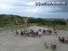 [P30] Un grup de turisti englezi apare in curtea fortului Vauban » foto by dorgo
 - 
<span class="allrVoted glyphicon glyphicon-heart hidden" id="av113709"></span>
<a class="m-l-10 hidden" id="sv113709" onclick="voting_Foto_DelVot(,113709,6874)" role="button">șterge vot <span class="glyphicon glyphicon-remove"></span></a>
<a id="v9113709" class=" c-red"  onclick="voting_Foto_SetVot(113709)" role="button"><span class="glyphicon glyphicon-heart-empty"></span> <b>LIKE</b> = Votează poza</a> <img class="hidden"  id="f113709W9" src="/imagini/loader.gif" border="0" /><span class="AjErrMes hidden" id="e113709ErM"></span>