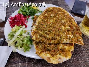 [P10] Bosfor Restaurant; lahmacun » foto by crismis
 - 
<span class="allrVoted glyphicon glyphicon-heart hidden" id="av1460189"></span>
<a class="m-l-10 hidden" id="sv1460189" onclick="voting_Foto_DelVot(,1460189,6877)" role="button">șterge vot <span class="glyphicon glyphicon-remove"></span></a>
<a id="v91460189" class=" c-red"  onclick="voting_Foto_SetVot(1460189)" role="button"><span class="glyphicon glyphicon-heart-empty"></span> <b>LIKE</b> = Votează poza</a> <img class="hidden"  id="f1460189W9" src="/imagini/loader.gif" border="0" /><span class="AjErrMes hidden" id="e1460189ErM"></span>