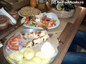 [P01] Souflaki de pui la farfurie, salata greceasca si midii » foto by Adriana_B
 - 
<span class="allrVoted glyphicon glyphicon-heart hidden" id="av647909"></span>
<a class="m-l-10 hidden" id="sv647909" onclick="voting_Foto_DelVot(,647909,6877)" role="button">șterge vot <span class="glyphicon glyphicon-remove"></span></a>
<a id="v9647909" class=" c-red"  onclick="voting_Foto_SetVot(647909)" role="button"><span class="glyphicon glyphicon-heart-empty"></span> <b>LIKE</b> = Votează poza</a> <img class="hidden"  id="f647909W9" src="/imagini/loader.gif" border="0" /><span class="AjErrMes hidden" id="e647909ErM"></span>