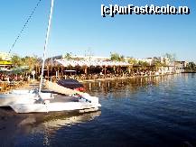 [P13] Terasa restaurantului vazuta dinspre baza nautica » foto by pepsi70ro
 - 
<span class="allrVoted glyphicon glyphicon-heart hidden" id="av113351"></span>
<a class="m-l-10 hidden" id="sv113351" onclick="voting_Foto_DelVot(,113351,6877)" role="button">șterge vot <span class="glyphicon glyphicon-remove"></span></a>
<a id="v9113351" class=" c-red"  onclick="voting_Foto_SetVot(113351)" role="button"><span class="glyphicon glyphicon-heart-empty"></span> <b>LIKE</b> = Votează poza</a> <img class="hidden"  id="f113351W9" src="/imagini/loader.gif" border="0" /><span class="AjErrMes hidden" id="e113351ErM"></span>