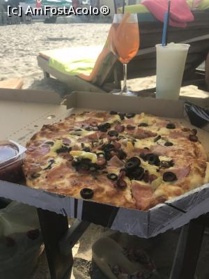 [P19] Pe plajă, în Mamaia. <p> Au adus băieții pizza, o idee excelentă, decât să mă enervez la o terasă am preferat aroma mării, ca în tinerețe » foto by krisstinna
 - 
<span class="allrVoted glyphicon glyphicon-heart hidden" id="av922866"></span>
<a class="m-l-10 hidden" id="sv922866" onclick="voting_Foto_DelVot(,922866,6877)" role="button">șterge vot <span class="glyphicon glyphicon-remove"></span></a>
<a id="v9922866" class=" c-red"  onclick="voting_Foto_SetVot(922866)" role="button"><span class="glyphicon glyphicon-heart-empty"></span> <b>LIKE</b> = Votează poza</a> <img class="hidden"  id="f922866W9" src="/imagini/loader.gif" border="0" /><span class="AjErrMes hidden" id="e922866ErM"></span>