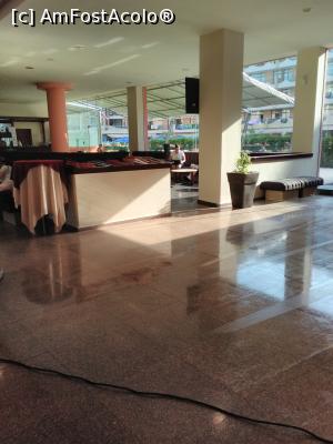[P06] Night bar, cu terasă spațioasă, vedere la stradă ( pe care trec din cand în când trenulete )si piscina hotelului vecin » foto by niculinap
 - 
<span class="allrVoted glyphicon glyphicon-heart hidden" id="av869936"></span>
<a class="m-l-10 hidden" id="sv869936" onclick="voting_Foto_DelVot(,869936,6880)" role="button">șterge vot <span class="glyphicon glyphicon-remove"></span></a>
<a id="v9869936" class=" c-red"  onclick="voting_Foto_SetVot(869936)" role="button"><span class="glyphicon glyphicon-heart-empty"></span> <b>LIKE</b> = Votează poza</a> <img class="hidden"  id="f869936W9" src="/imagini/loader.gif" border="0" /><span class="AjErrMes hidden" id="e869936ErM"></span>