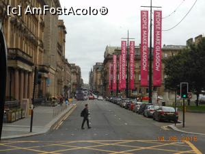 [P39] Glasgow - În Piața Primăriei.  » foto by iulianic
 - 
<span class="allrVoted glyphicon glyphicon-heart hidden" id="av849910"></span>
<a class="m-l-10 hidden" id="sv849910" onclick="voting_Foto_DelVot(,849910,6898)" role="button">șterge vot <span class="glyphicon glyphicon-remove"></span></a>
<a id="v9849910" class=" c-red"  onclick="voting_Foto_SetVot(849910)" role="button"><span class="glyphicon glyphicon-heart-empty"></span> <b>LIKE</b> = Votează poza</a> <img class="hidden"  id="f849910W9" src="/imagini/loader.gif" border="0" /><span class="AjErrMes hidden" id="e849910ErM"></span>