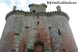 [P18] Caerlaverock Castle - intrarea » foto by ariciu*
 - 
<span class="allrVoted glyphicon glyphicon-heart hidden" id="av607876"></span>
<a class="m-l-10 hidden" id="sv607876" onclick="voting_Foto_DelVot(,607876,6898)" role="button">șterge vot <span class="glyphicon glyphicon-remove"></span></a>
<a id="v9607876" class=" c-red"  onclick="voting_Foto_SetVot(607876)" role="button"><span class="glyphicon glyphicon-heart-empty"></span> <b>LIKE</b> = Votează poza</a> <img class="hidden"  id="f607876W9" src="/imagini/loader.gif" border="0" /><span class="AjErrMes hidden" id="e607876ErM"></span>