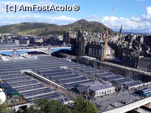 [P11] Gara Waverley, din Edinburgh. Toate drumurile duc aici. De aici porneste principala strada, Princess si tot de aici poti ajunge usor la toate punctele de interes. In spate, Arthur's Seat, dealul plin de oameni pe orice vreme. » foto by Aurici
 - 
<span class="allrVoted glyphicon glyphicon-heart hidden" id="av901908"></span>
<a class="m-l-10 hidden" id="sv901908" onclick="voting_Foto_DelVot(,901908,6898)" role="button">șterge vot <span class="glyphicon glyphicon-remove"></span></a>
<a id="v9901908" class=" c-red"  onclick="voting_Foto_SetVot(901908)" role="button"><span class="glyphicon glyphicon-heart-empty"></span> <b>LIKE</b> = Votează poza</a> <img class="hidden"  id="f901908W9" src="/imagini/loader.gif" border="0" /><span class="AjErrMes hidden" id="e901908ErM"></span>