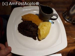 [P15] Haggis - specialitate scotiana din maruntaie. Nu este un fel prea aratos poate, dar este extrem de gustos. Pe gustul nostru, da.  » foto by Aurici
 - 
<span class="allrVoted glyphicon glyphicon-heart hidden" id="av901912"></span>
<a class="m-l-10 hidden" id="sv901912" onclick="voting_Foto_DelVot(,901912,6898)" role="button">șterge vot <span class="glyphicon glyphicon-remove"></span></a>
<a id="v9901912" class=" c-red"  onclick="voting_Foto_SetVot(901912)" role="button"><span class="glyphicon glyphicon-heart-empty"></span> <b>LIKE</b> = Votează poza</a> <img class="hidden"  id="f901912W9" src="/imagini/loader.gif" border="0" /><span class="AjErrMes hidden" id="e901912ErM"></span>