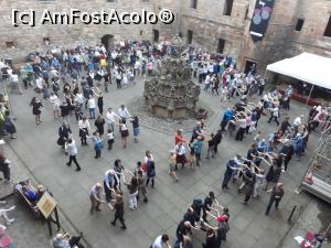 [P29] Seara dansanta de la Linlithgow Palace, la care ne-am distrat pe cinste. Eram si noi printre cei care invatam dansurile scotiene.  » foto by Aurici
 - 
<span class="allrVoted glyphicon glyphicon-heart hidden" id="av901926"></span>
<a class="m-l-10 hidden" id="sv901926" onclick="voting_Foto_DelVot(,901926,6898)" role="button">șterge vot <span class="glyphicon glyphicon-remove"></span></a>
<a id="v9901926" class=" c-red"  onclick="voting_Foto_SetVot(901926)" role="button"><span class="glyphicon glyphicon-heart-empty"></span> <b>LIKE</b> = Votează poza</a> <img class="hidden"  id="f901926W9" src="/imagini/loader.gif" border="0" /><span class="AjErrMes hidden" id="e901926ErM"></span>