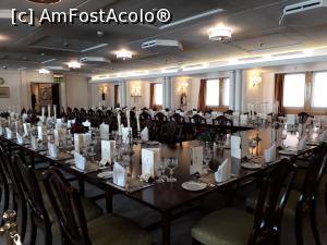 [P32] Sufrageria yahtului regal Brittannia, acum muzeu, pregatita parca pentru o receptie oficiala.  » foto by Aurici
 - 
<span class="allrVoted glyphicon glyphicon-heart hidden" id="av901929"></span>
<a class="m-l-10 hidden" id="sv901929" onclick="voting_Foto_DelVot(,901929,6898)" role="button">șterge vot <span class="glyphicon glyphicon-remove"></span></a>
<a id="v9901929" class=" c-red"  onclick="voting_Foto_SetVot(901929)" role="button"><span class="glyphicon glyphicon-heart-empty"></span> <b>LIKE</b> = Votează poza</a> <img class="hidden"  id="f901929W9" src="/imagini/loader.gif" border="0" /><span class="AjErrMes hidden" id="e901929ErM"></span>