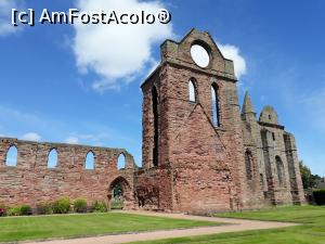 [P33] Abatia de la Abroath, pe drumul de coasta spre Aberdeen. Am vazut-o la sugestia punctului info din Edinburgh. Aici se afla Piatra Destinului, simbol pentru scotieni.  » foto by Aurici
 - 
<span class="allrVoted glyphicon glyphicon-heart hidden" id="av901930"></span>
<a class="m-l-10 hidden" id="sv901930" onclick="voting_Foto_DelVot(,901930,6898)" role="button">șterge vot <span class="glyphicon glyphicon-remove"></span></a>
<a id="v9901930" class=" c-red"  onclick="voting_Foto_SetVot(901930)" role="button"><span class="glyphicon glyphicon-heart-empty"></span> <b>LIKE</b> = Votează poza</a> <img class="hidden"  id="f901930W9" src="/imagini/loader.gif" border="0" /><span class="AjErrMes hidden" id="e901930ErM"></span>