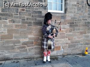 [P06] Cimpoieri nenumarati pe strazile Edinburgh-ului, acum in timpul festivalului Fringe, care are loc anual, in august.  » foto by Aurici
 - 
<span class="allrVoted glyphicon glyphicon-heart hidden" id="av901903"></span>
<a class="m-l-10 hidden" id="sv901903" onclick="voting_Foto_DelVot(,901903,6898)" role="button">șterge vot <span class="glyphicon glyphicon-remove"></span></a>
<a id="v9901903" class=" c-red"  onclick="voting_Foto_SetVot(901903)" role="button"><span class="glyphicon glyphicon-heart-empty"></span> <b>LIKE</b> = Votează poza</a> <img class="hidden"  id="f901903W9" src="/imagini/loader.gif" border="0" /><span class="AjErrMes hidden" id="e901903ErM"></span>
