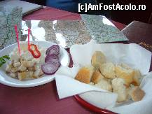 [P12] Statiunea Voineasa - restaurantul 'Floare de Colt' al hotelului Zan - sunculita cu branza si ceapa din partea casei » foto by magdalena
 - 
<span class="allrVoted glyphicon glyphicon-heart hidden" id="av164780"></span>
<a class="m-l-10 hidden" id="sv164780" onclick="voting_Foto_DelVot(,164780,6899)" role="button">șterge vot <span class="glyphicon glyphicon-remove"></span></a>
<a id="v9164780" class=" c-red"  onclick="voting_Foto_SetVot(164780)" role="button"><span class="glyphicon glyphicon-heart-empty"></span> <b>LIKE</b> = Votează poza</a> <img class="hidden"  id="f164780W9" src="/imagini/loader.gif" border="0" /><span class="AjErrMes hidden" id="e164780ErM"></span>