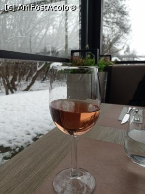 [P20] Și paharul de vin. Prin peretele vitrat, se vede decorul hibernal. » foto by Rodel
 - 
<span class="allrVoted glyphicon glyphicon-heart hidden" id="av1352392"></span>
<a class="m-l-10 hidden" id="sv1352392" onclick="voting_Foto_DelVot(,1352392,6927)" role="button">șterge vot <span class="glyphicon glyphicon-remove"></span></a>
<a id="v91352392" class=" c-red"  onclick="voting_Foto_SetVot(1352392)" role="button"><span class="glyphicon glyphicon-heart-empty"></span> <b>LIKE</b> = Votează poza</a> <img class="hidden"  id="f1352392W9" src="/imagini/loader.gif" border="0" /><span class="AjErrMes hidden" id="e1352392ErM"></span>