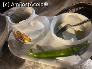 [P29] Crama Sibiul Vechi - smantana (in stanga) si crema de usturoi in dreapta (ii pot spune genocid, asa era de tare) » foto by mishu
 - 
<span class="allrVoted glyphicon glyphicon-heart hidden" id="av1340203"></span>
<a class="m-l-10 hidden" id="sv1340203" onclick="voting_Foto_DelVot(,1340203,6927)" role="button">șterge vot <span class="glyphicon glyphicon-remove"></span></a>
<a id="v91340203" class=" c-red"  onclick="voting_Foto_SetVot(1340203)" role="button"><span class="glyphicon glyphicon-heart-empty"></span> <b>LIKE</b> = Votează poza</a> <img class="hidden"  id="f1340203W9" src="/imagini/loader.gif" border="0" /><span class="AjErrMes hidden" id="e1340203ErM"></span>