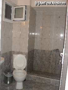 [P09] Wc-ul si cabina de dus » foto by georgiana
 - 
<span class="allrVoted glyphicon glyphicon-heart hidden" id="av150439"></span>
<a class="m-l-10 hidden" id="sv150439" onclick="voting_Foto_DelVot(,150439,6941)" role="button">șterge vot <span class="glyphicon glyphicon-remove"></span></a>
<a id="v9150439" class=" c-red"  onclick="voting_Foto_SetVot(150439)" role="button"><span class="glyphicon glyphicon-heart-empty"></span> <b>LIKE</b> = Votează poza</a> <img class="hidden"  id="f150439W9" src="/imagini/loader.gif" border="0" /><span class="AjErrMes hidden" id="e150439ErM"></span>